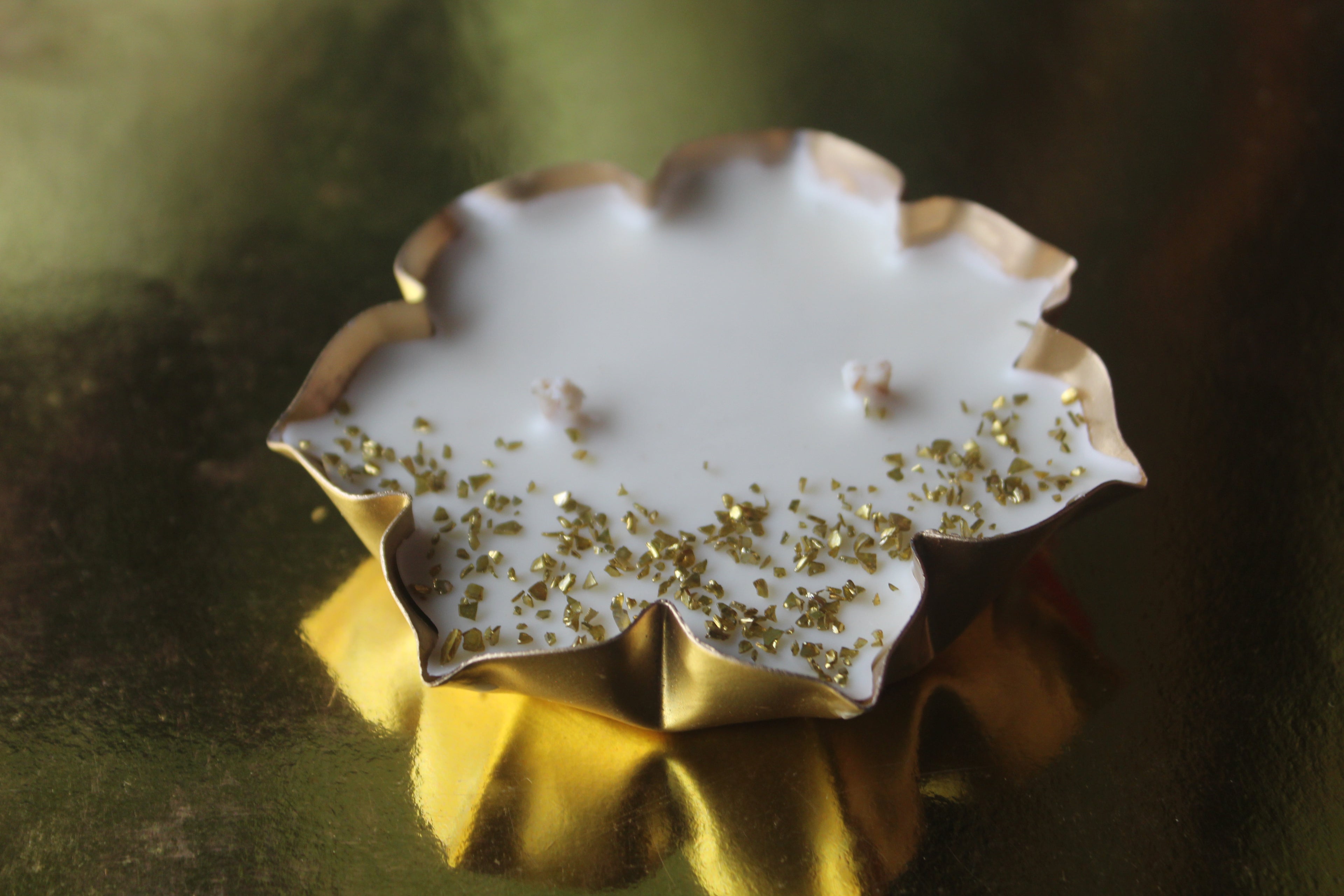 Golden Flakes Urli Bowl Candle