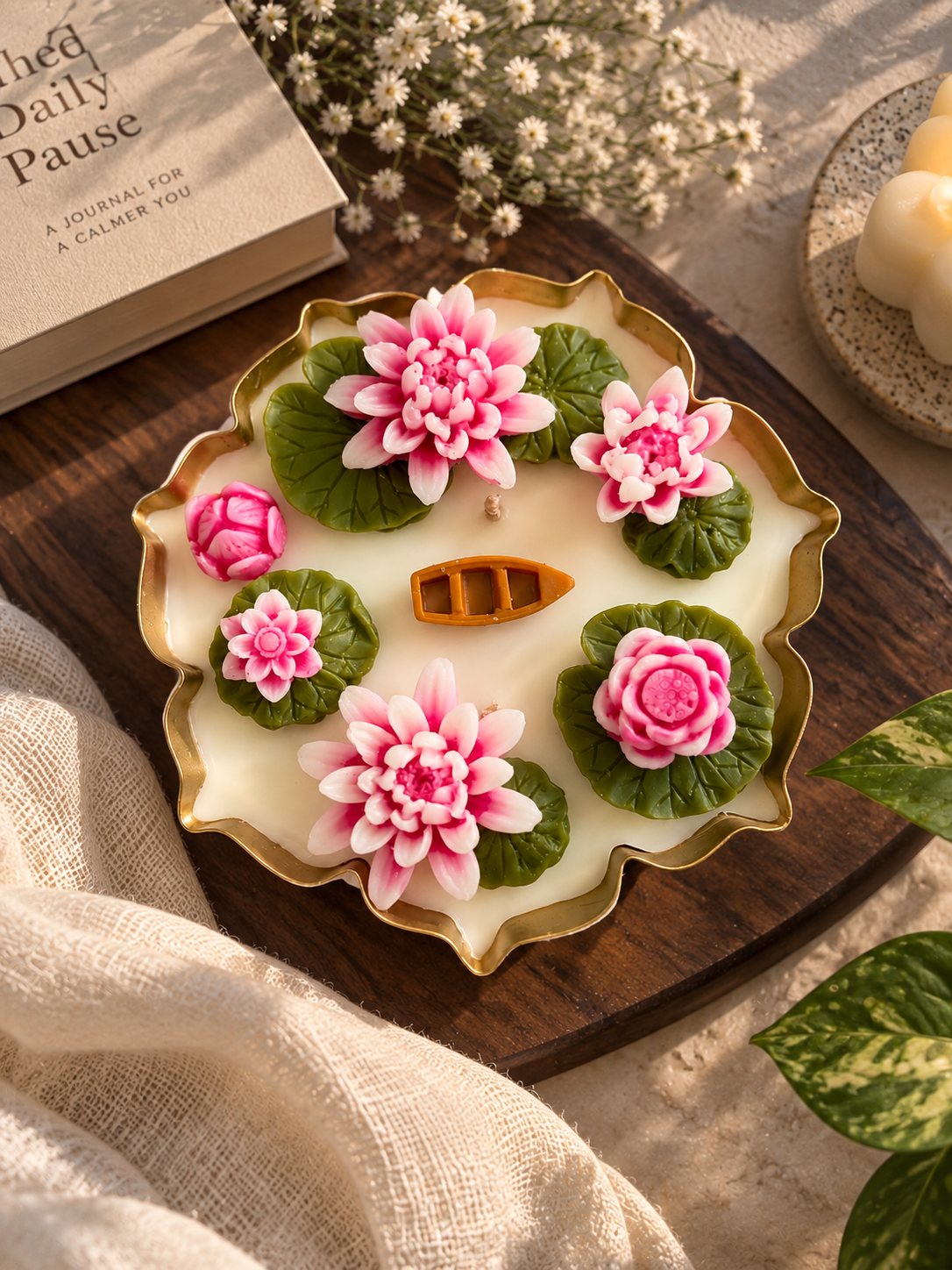 Lotus and Lily Urli Candle – view 2
