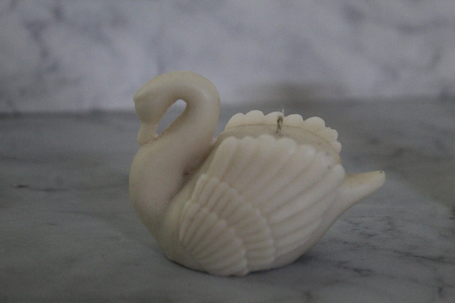 Swan Candle – handmade by Ishq with Candles, Pune